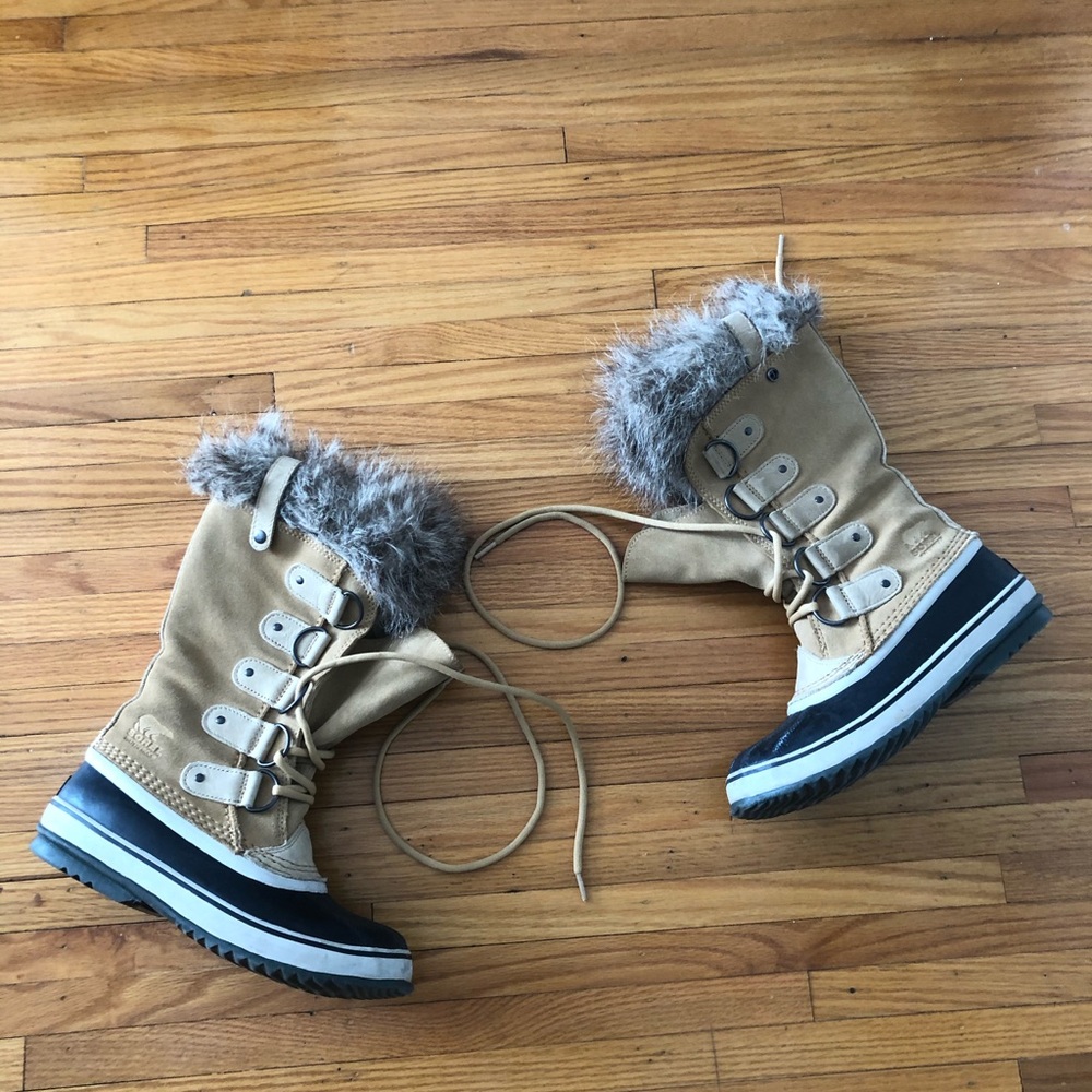 Sorel knee heigh fur lined boots size 8